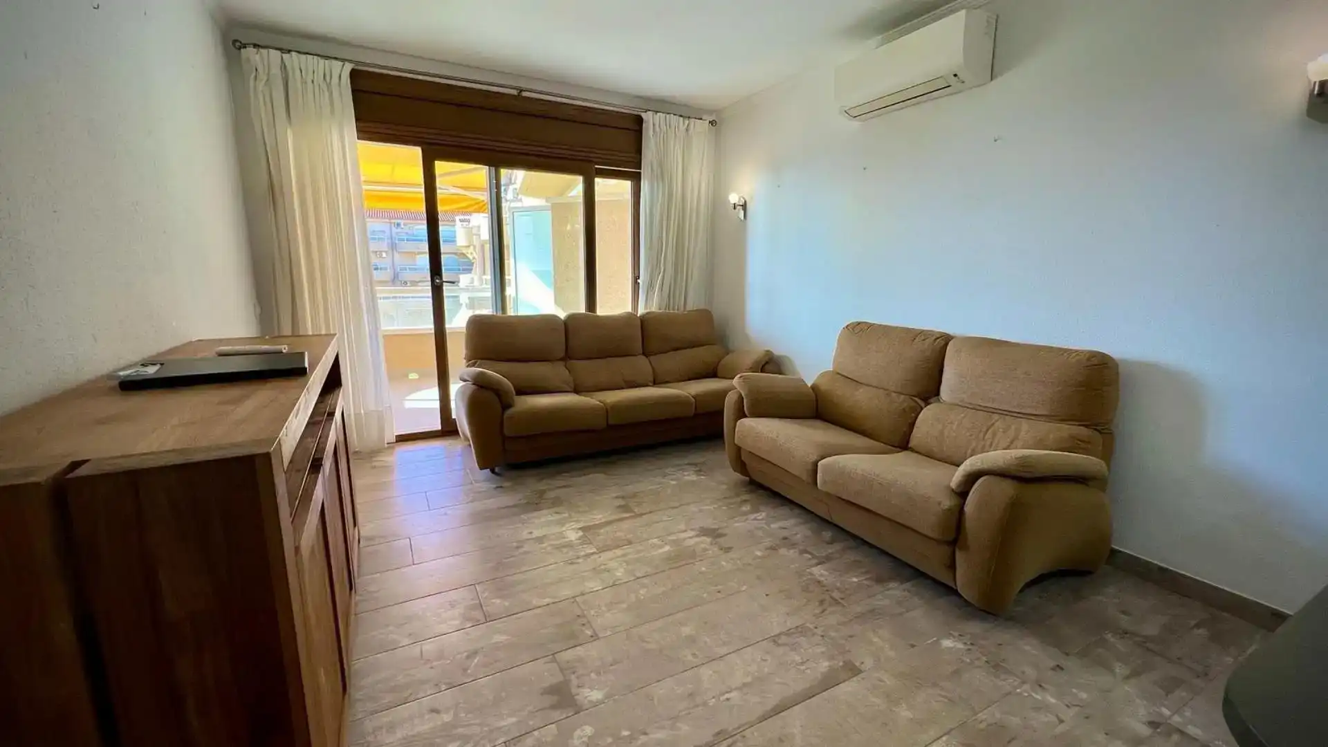 Sala d'estar de Apartament en venda en L'Estartit amb Aire condicionat i Balcó