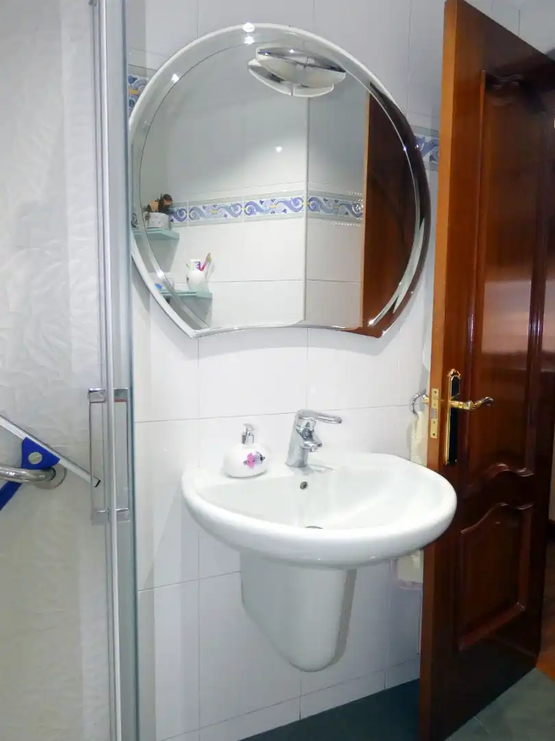Bany de Pis en venda en Bilbao  amb Calefacció, Parquet i Terrassa