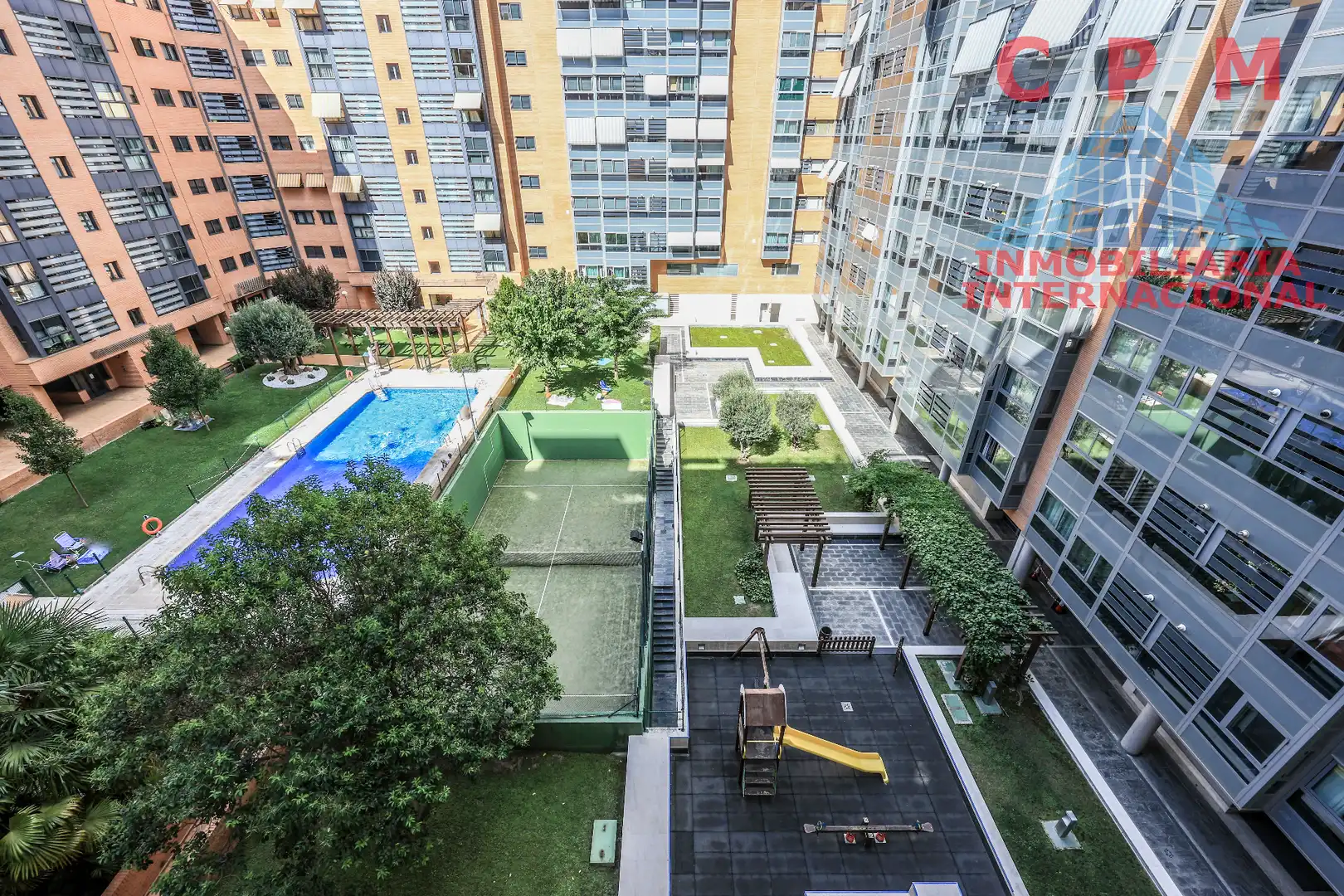 Schwimmbecken von Wohnung zur Miete in Madrid mit Klimaanlage, Heizung und Parkett