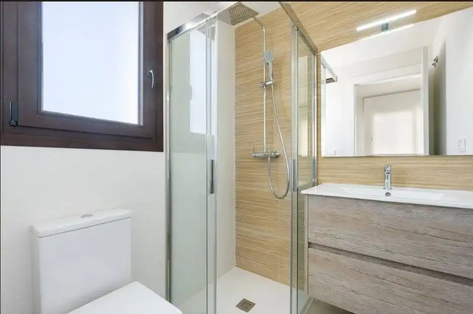 Baño de Apartamento en venta en San Pedro del Pinatar con Aire acondicionado, Calefacción y Jardín privado