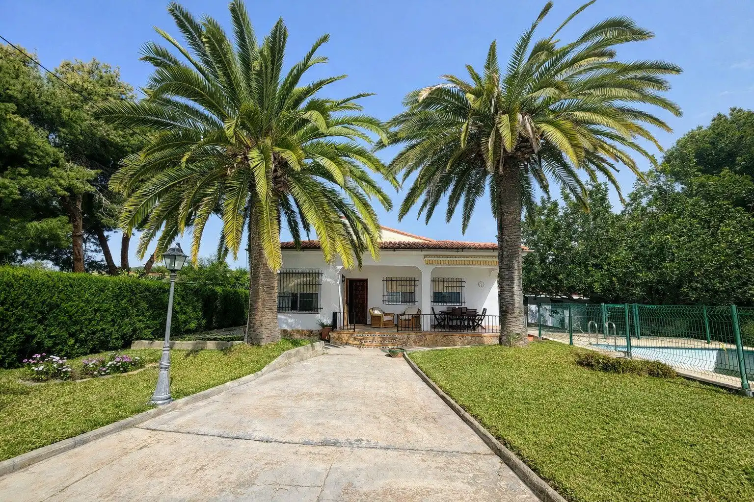 Vista exterior de Casa o xalet en venda en Albalat dels Tarongers amb Aire condicionat, Calefacció i Jardí privat