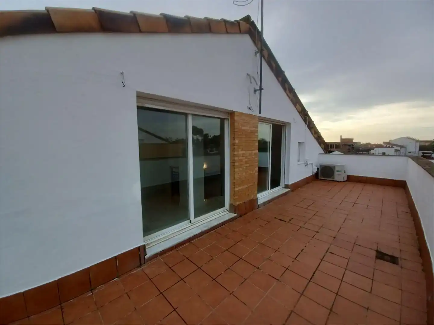 Terrassa de Pis en venda en Espartinas amb Aire condicionat, Jardí privat i Traster