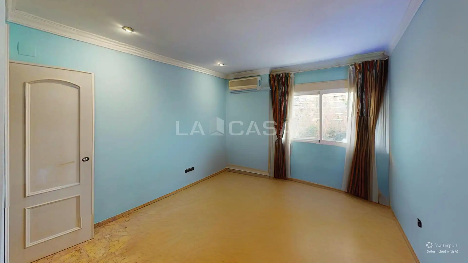 Piso en venta en Valencia con Balcón