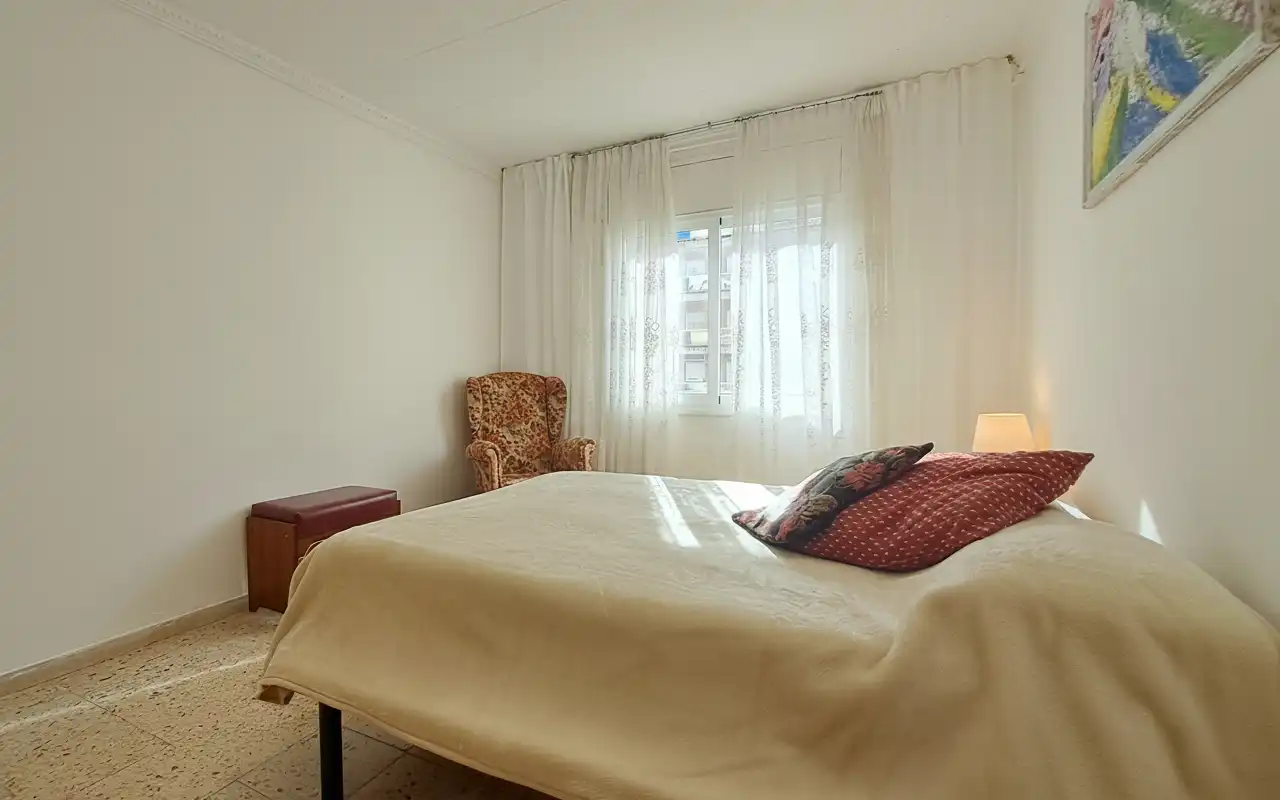 Schlafzimmer von Wohnung zum Verkauf in Tarragona mit Klimaanlage und Ofen