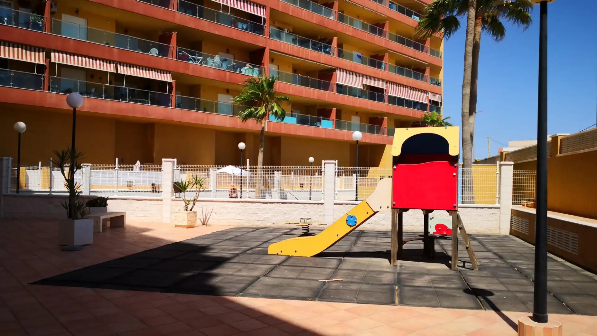 Exterior view of Flat for sale in Roquetas de Mar  with Air Conditioner, Furnished and Community pool