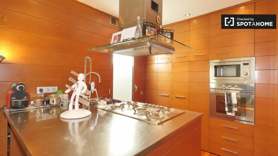 Kitchen of Flat for share in Barcelona  with Air Conditioner, Heating and Furnished