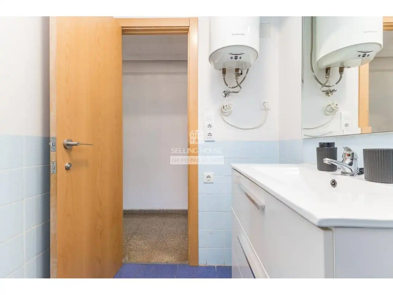 Baño de Piso en venta en Valencia con Aire acondicionado y Balcón