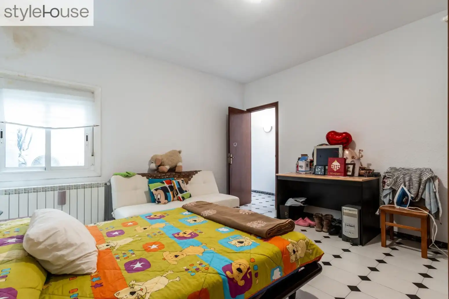 Bedroom of Houses for sale in Terrassa  with Parquet flooring, Terrace and Storage room