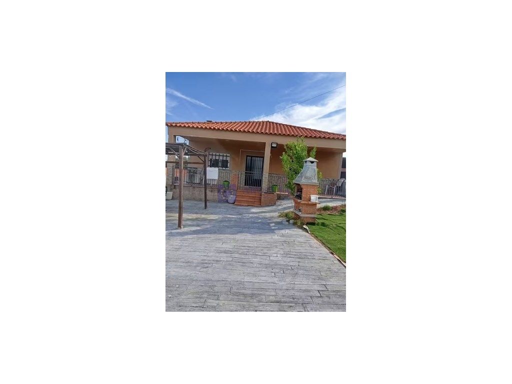 Exterior view of House or chalet for sale in Cáceres Capital  with Swimming Pool