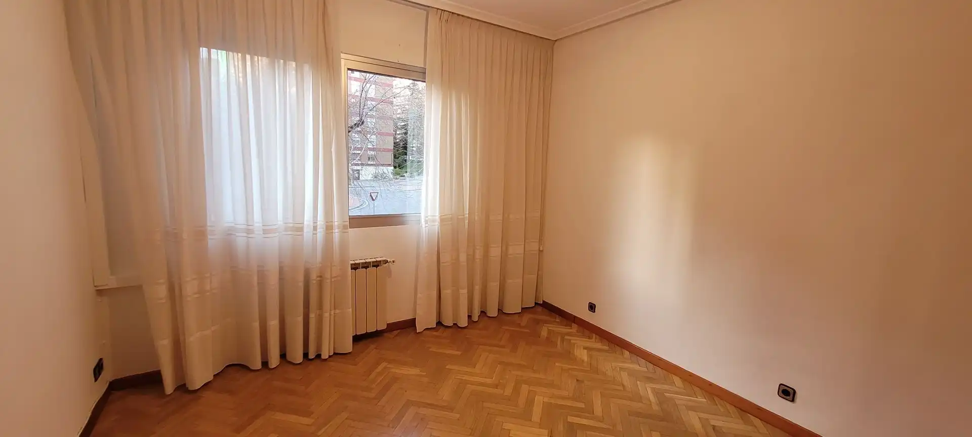 Bedroom of Flat for rent in Madrid  with Air Conditioner, Heating and Terrace