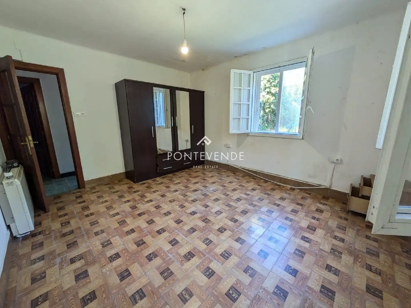 Dormitori de Casa o xalet en venda en Pontevedra Capital  amb Calefacció i Terrassa