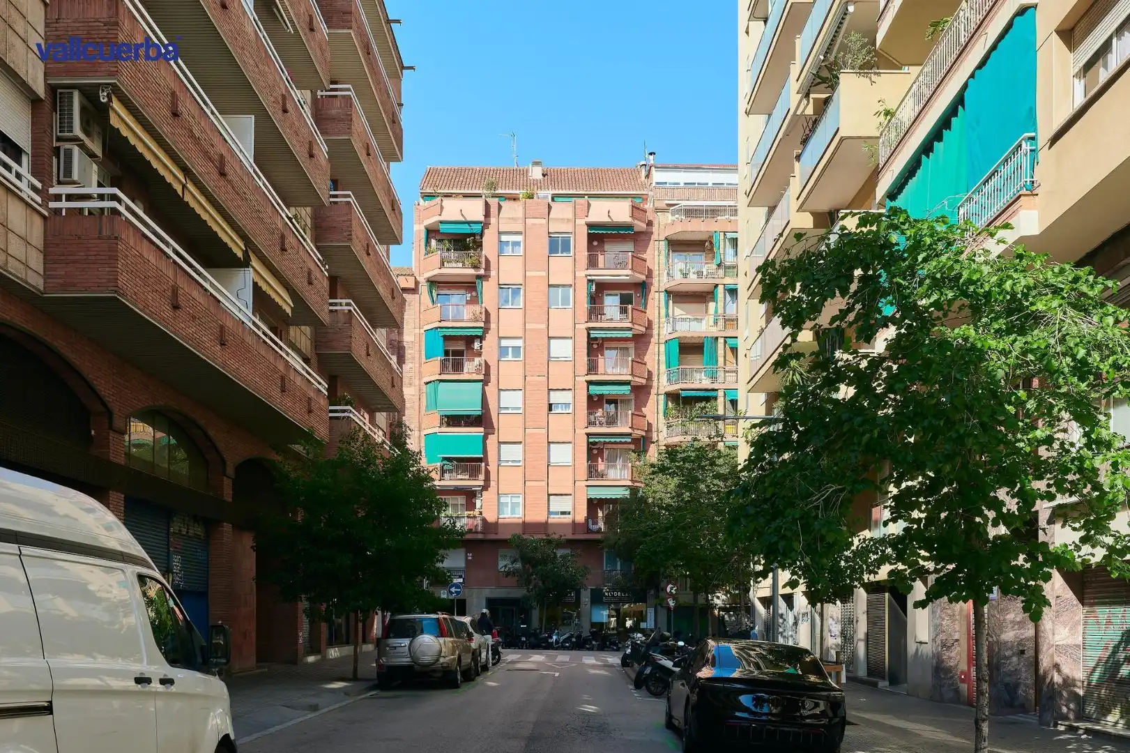 Exterior view of Flat for sale in Barcelona  with Air Conditioner, Heating and Balcony