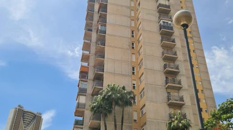 FANTÁSTICO APARTAMENTO CON 3 DORMITORIOS, DOS BAÑOS, GARAJE, PISCINA Y VISTAS AL MAR