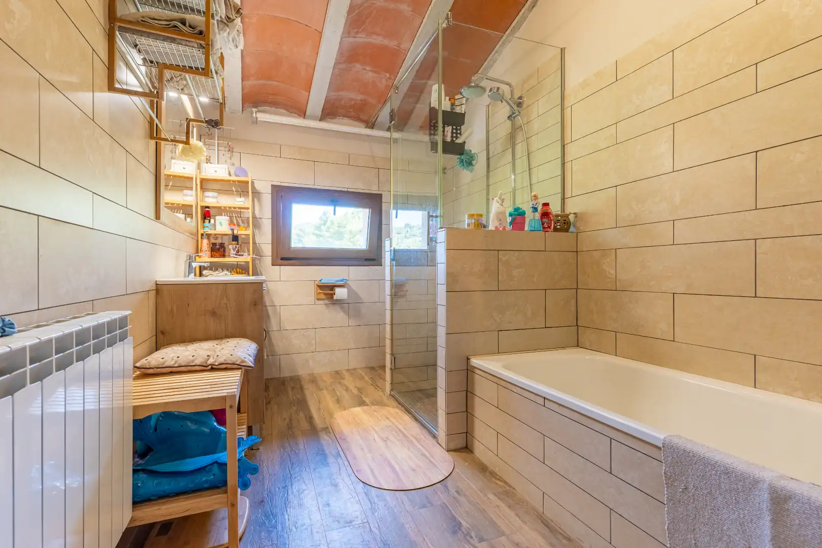 Bathroom of Houses for sale in Montblanc  with Air Conditioner, Heating and Private garden