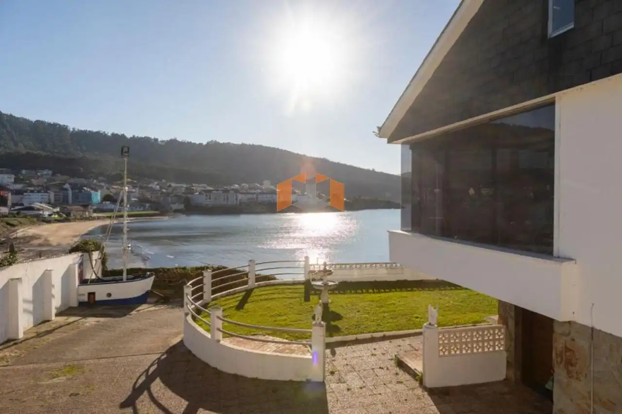 Vista exterior de Casa o xalet en venda en O Vicedo  amb Calefacció, Jardí privat i Parquet