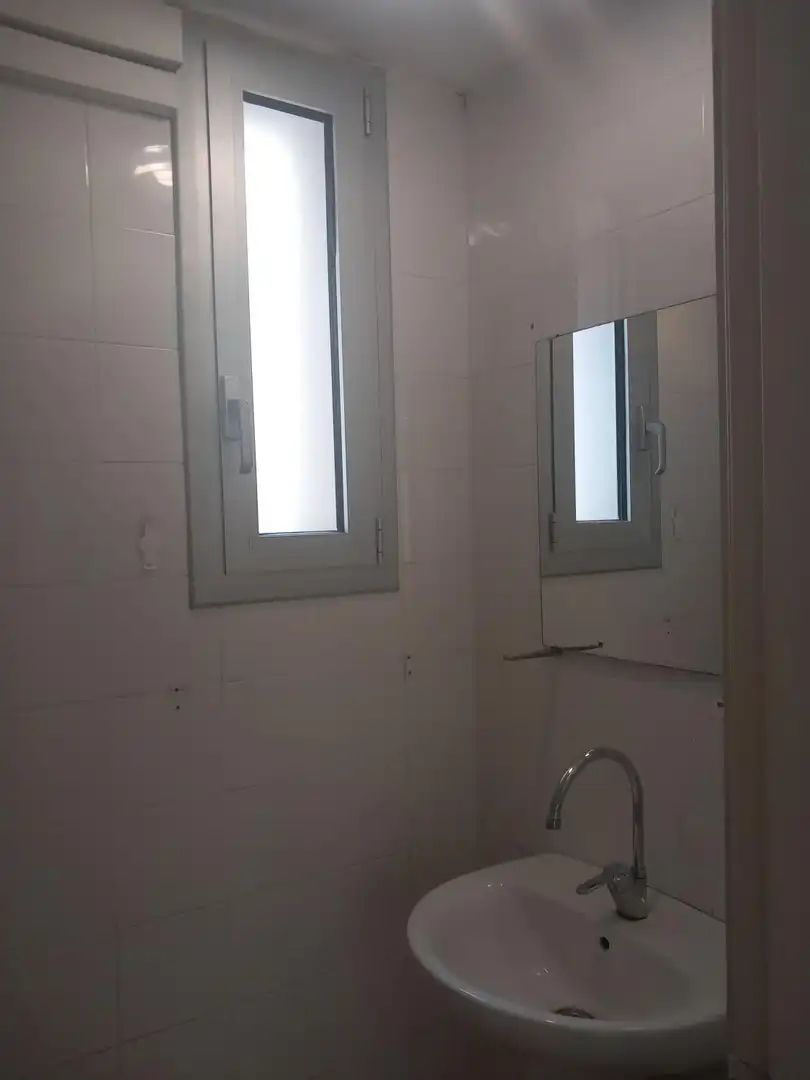 Badezimmer von Geschaftsraum zur Miete in Badalona mit Klimaanlage