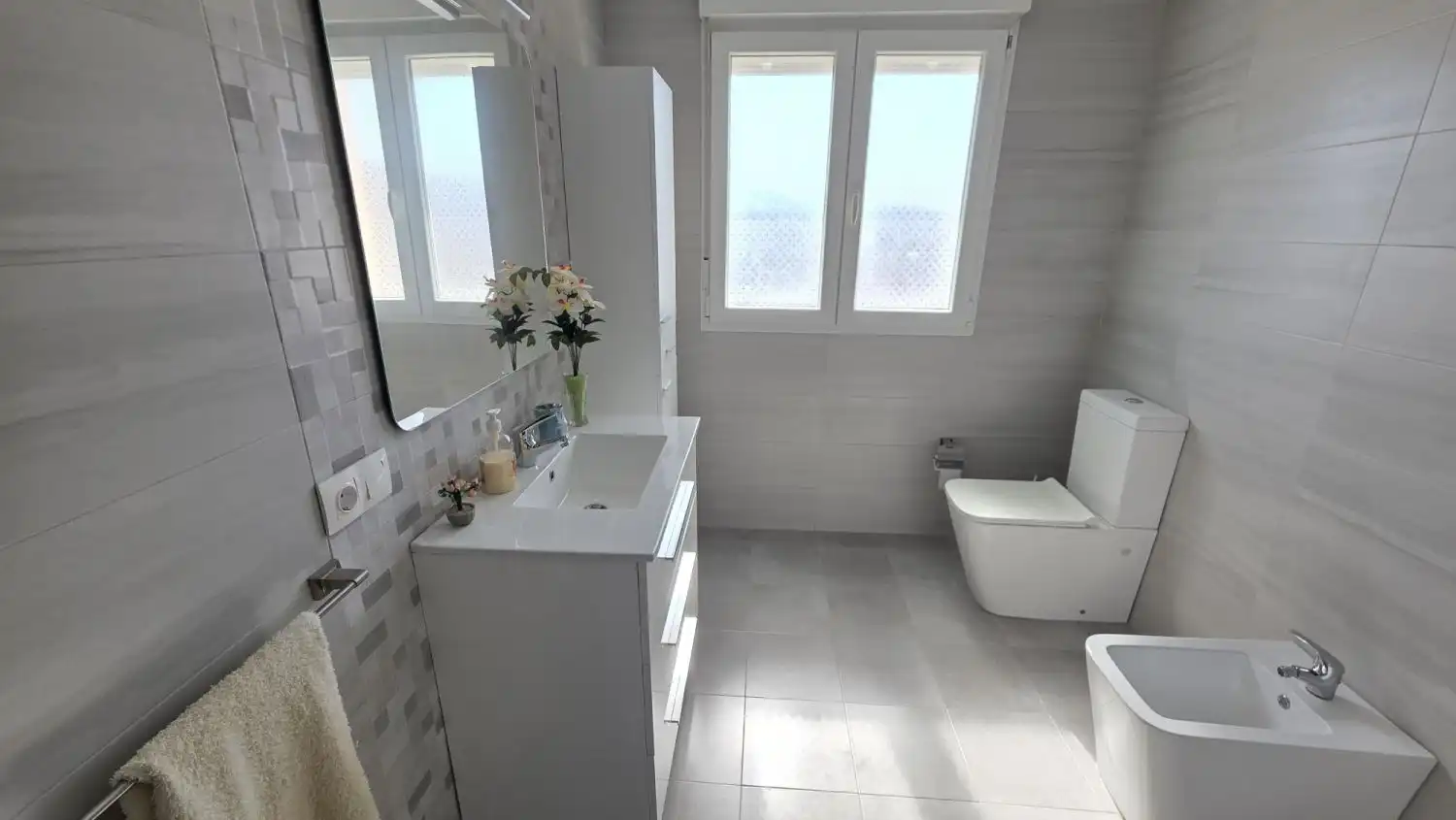 Bathroom of Flat for rent in Las Gabias  with Terrace and Furnished