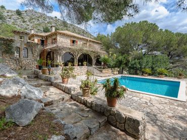 Country house with pool for sale in Pollença Poble