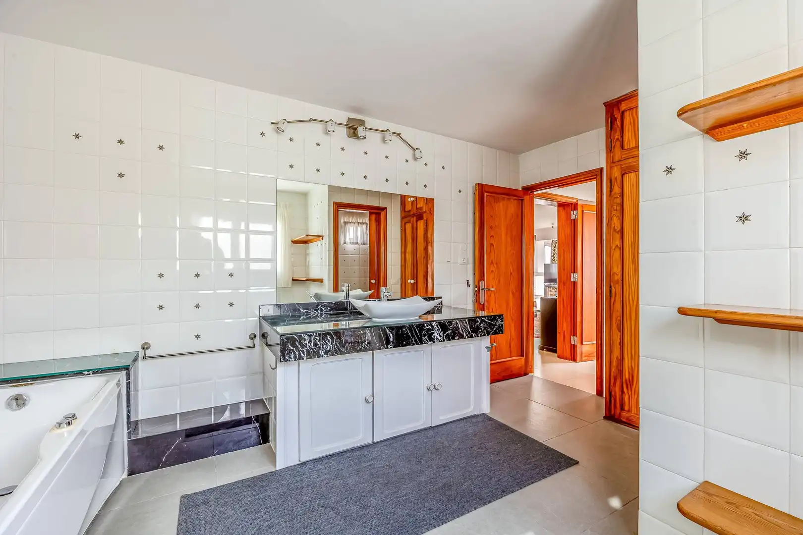 Bany de Casa o xalet en venda en Telde amb Aire condicionat, Jardí privat i Terrassa