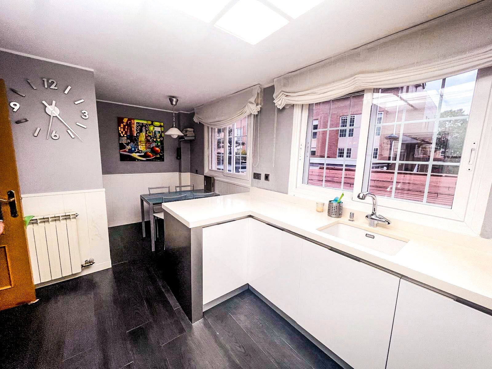 Kitchen of Single-family semi-detached for sale in  Zaragoza Capital  with Air Conditioner, Heating and Private garden