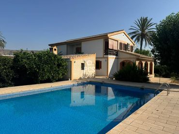 Xalet amb piscina en venda a Avenida Alrededores de Alhama S/N