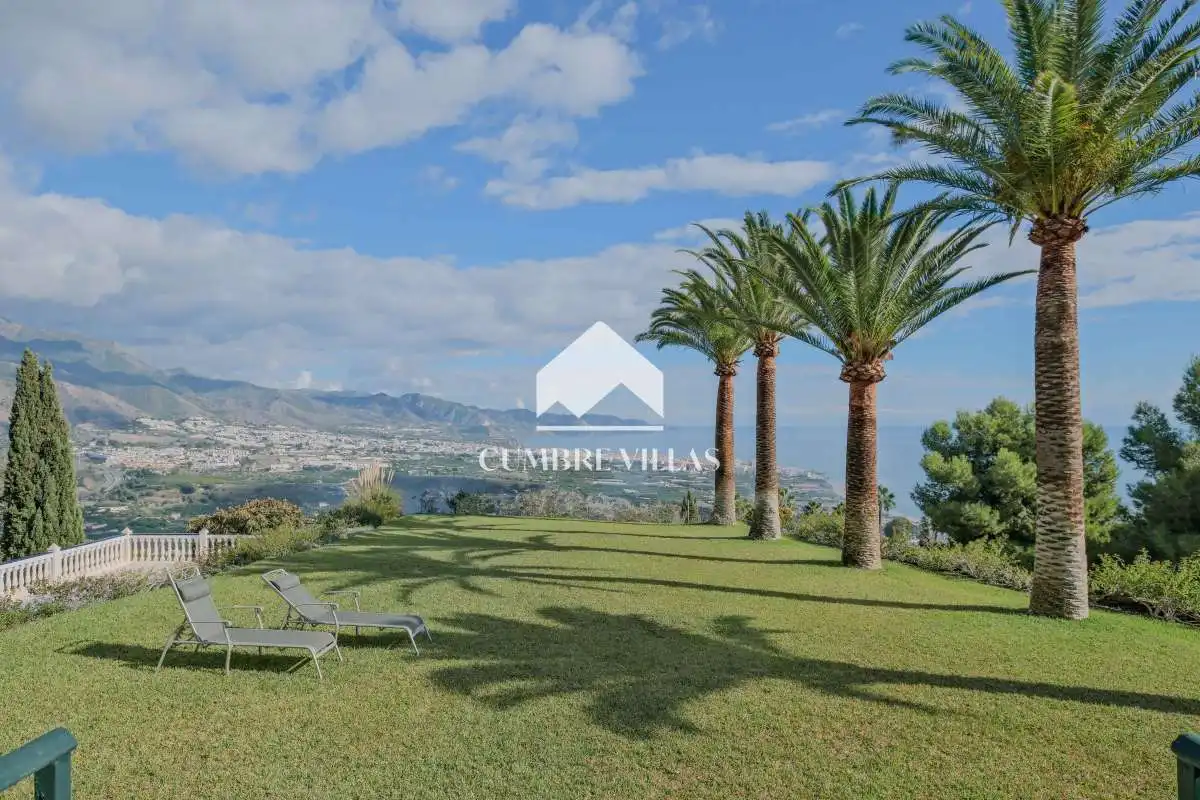 Jardí de Casa o xalet en venda en Nerja amb Jardí privat i Terrassa