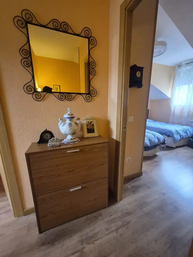Habitación de Dúplex en venta en Navaluenga con Calefacción, Terraza y Amueblado