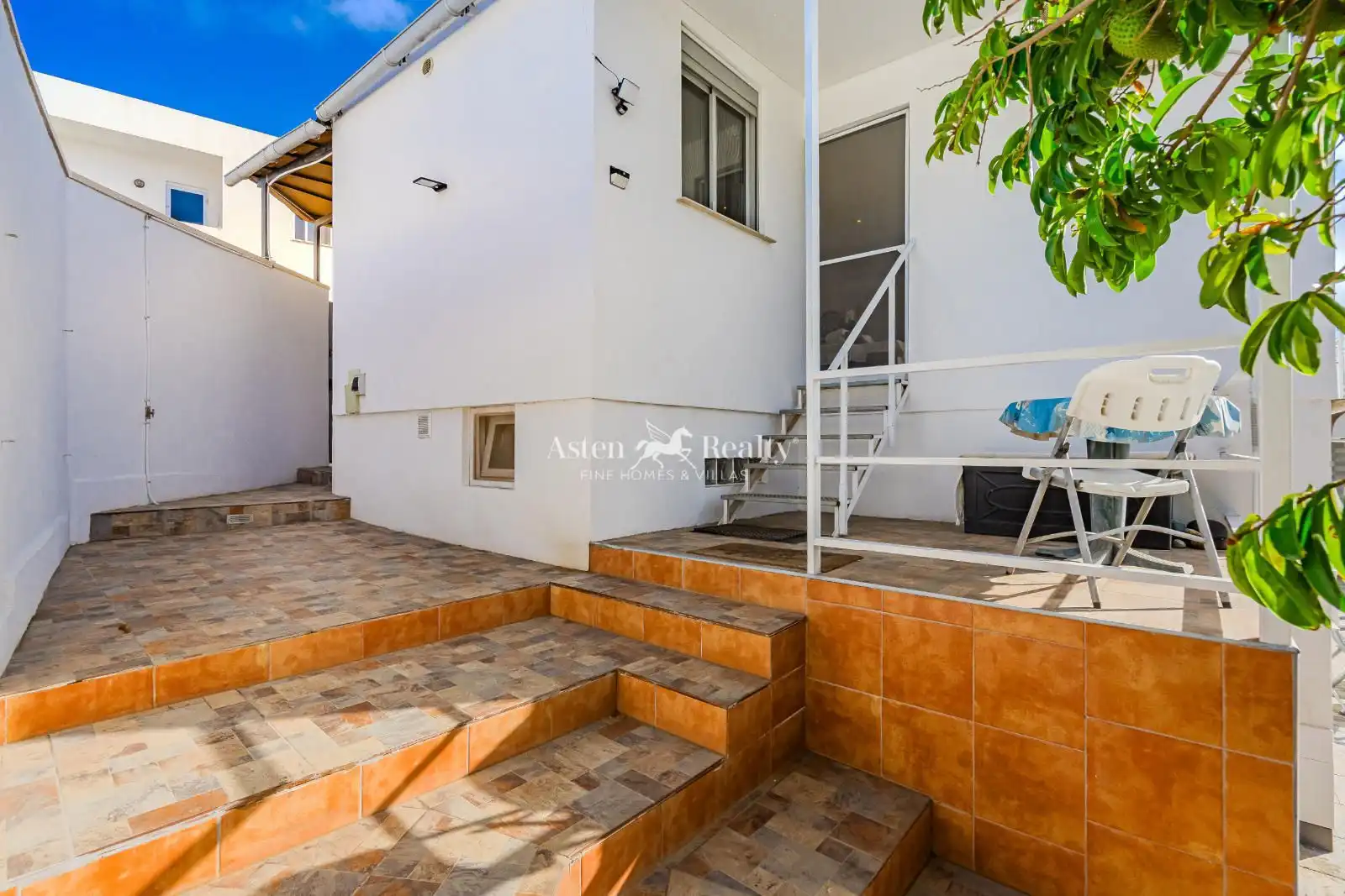 Vista exterior de Casa o chalet en venta en Arona con Aire acondicionado, Terraza y Trastero