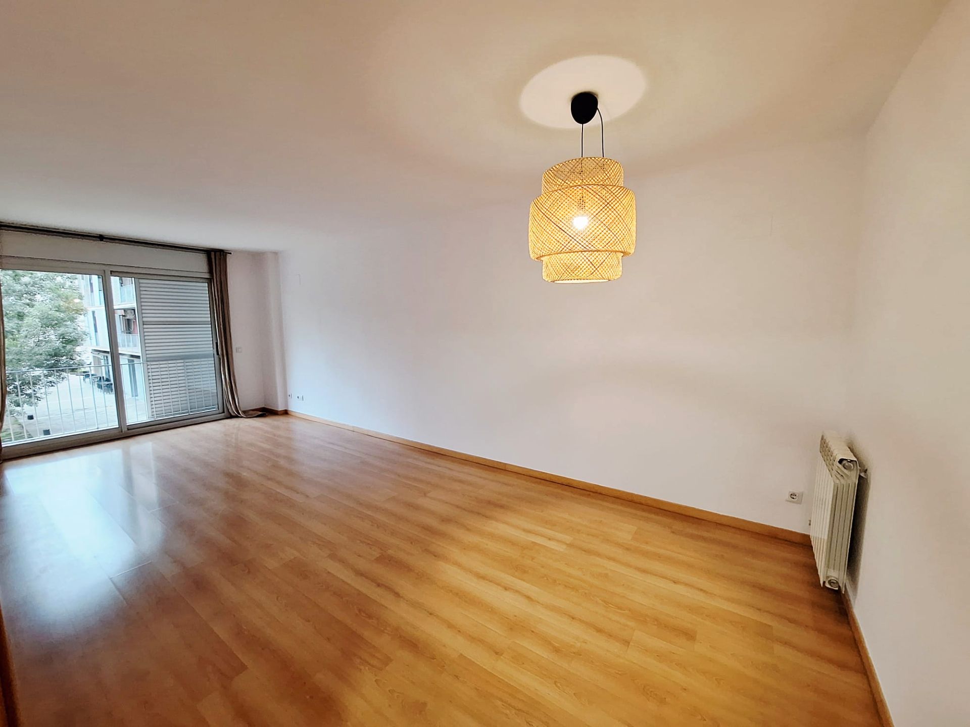 Living room of Flat to rent in Girona Capital  with Heating, Parquet flooring and Oven