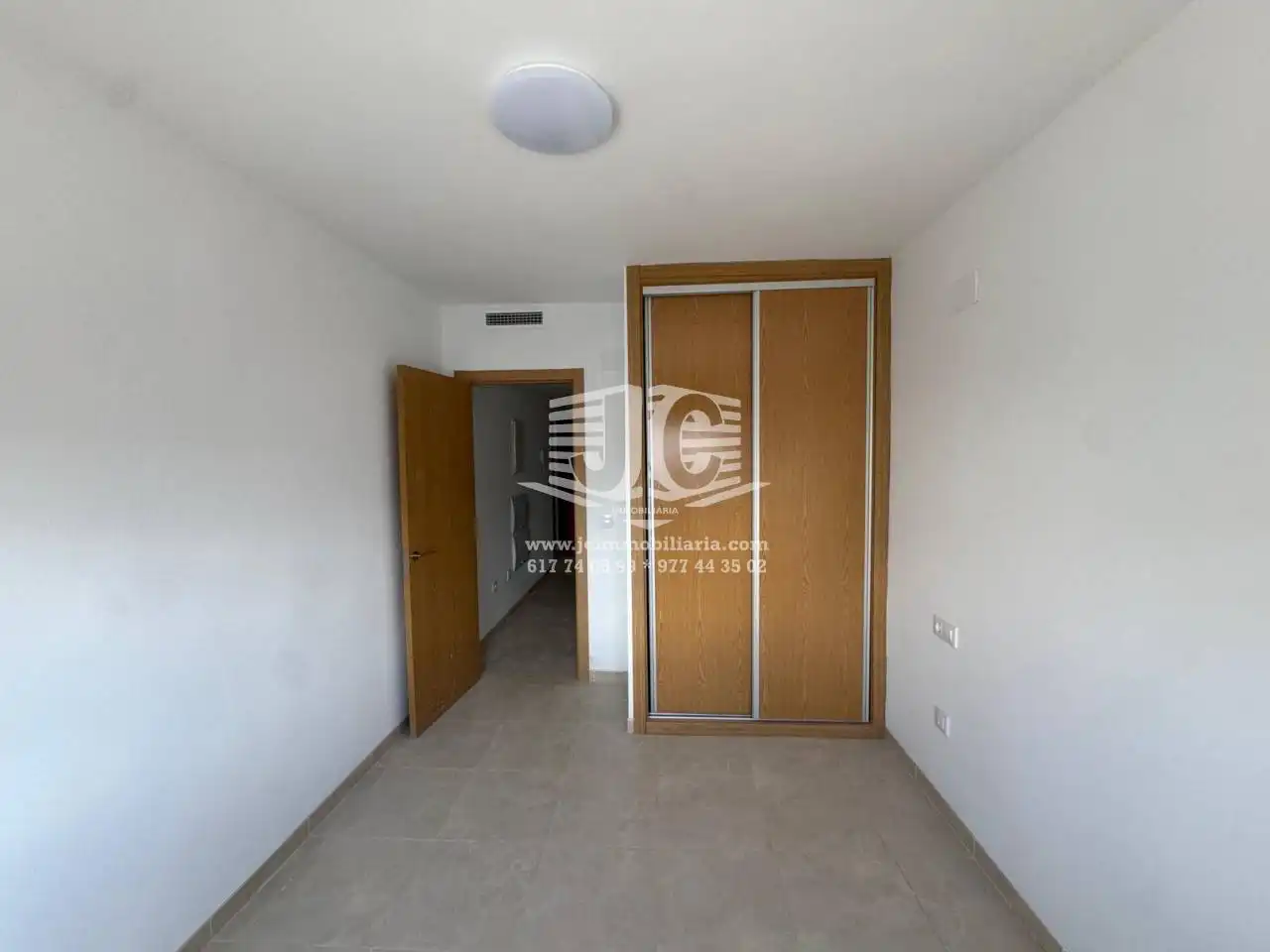 Habitación de Piso de alquiler en L'Aldea con Aire acondicionado, Terraza y Trastero