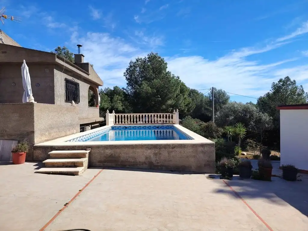 Schwimmbecken von Haus oder Chalet zur Miete in Olocau mit Möbliert