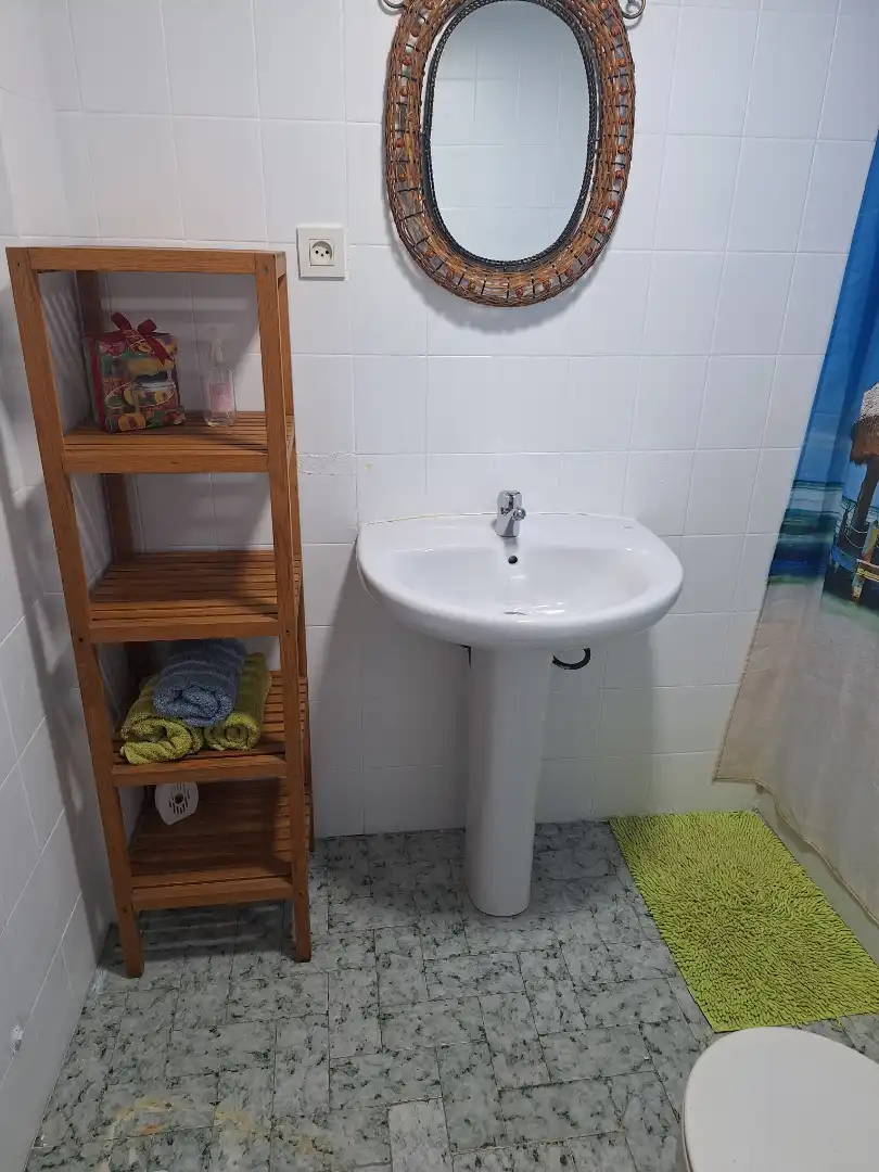Badezimmer von Einfamilien-Reihenhaus zum Verkauf in Granada mit Terrasse, Möbliert und Ofen
