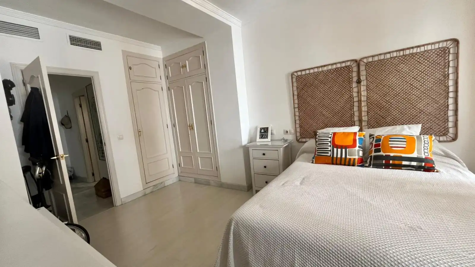 Habitación de Piso en venta en Sevilla con Aire acondicionado, Calefacción y Terraza