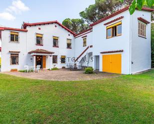 Außenansicht von Country house zum verkauf in Vallromanes mit Schwimmbad und Balkon