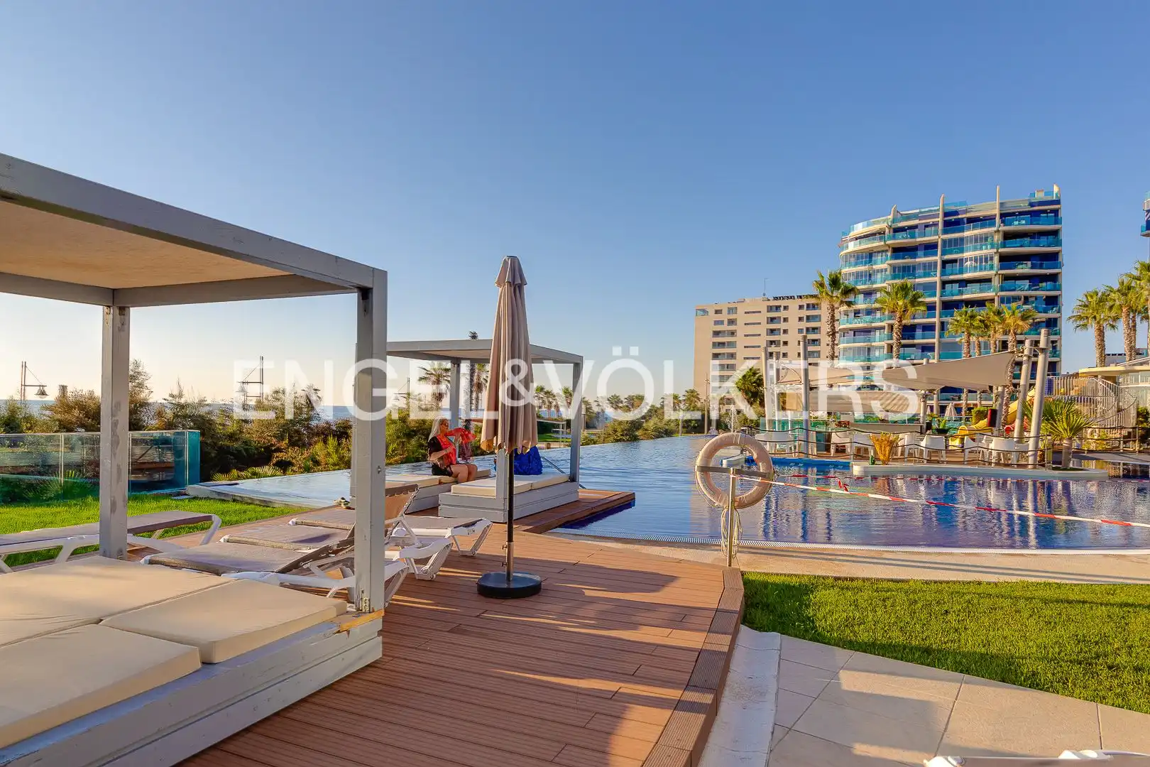 Schwimmbecken von Erdgeschoss zum Verkauf in Torrevieja mit Klimaanlage, Heizung und Terrasse