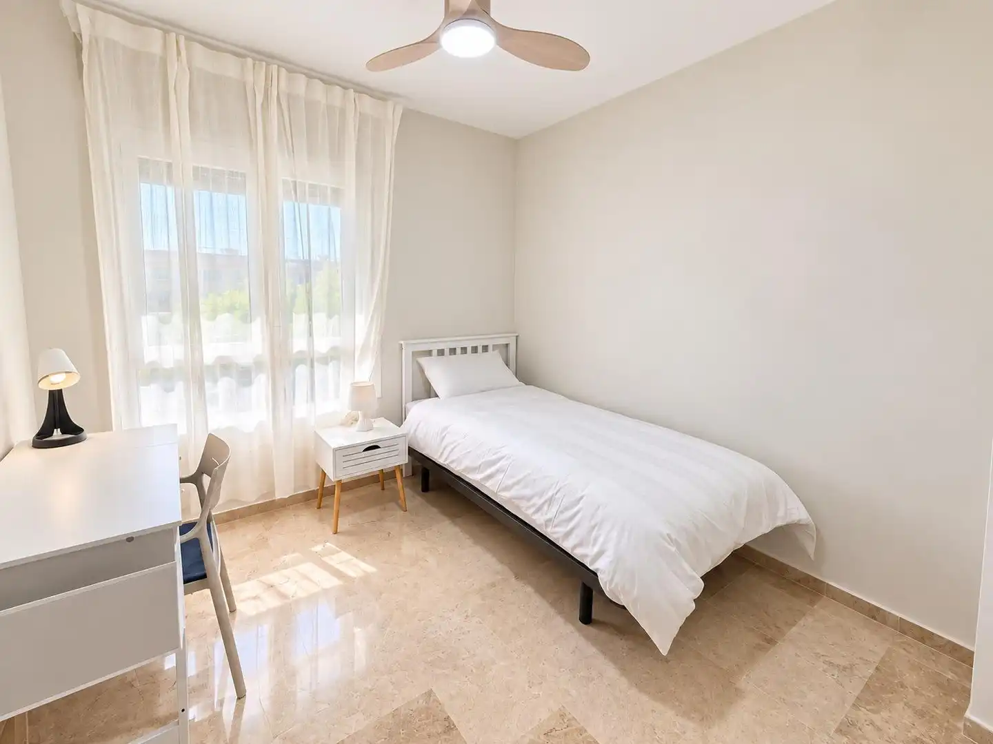 Habitación de Piso de alquiler en Málaga con Terraza, Amueblado y Piscina comunitaria
