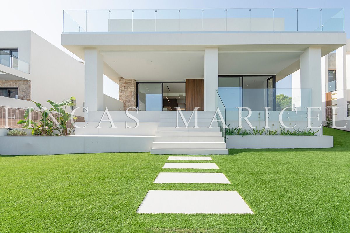 Vista exterior de Casa o xalet en venda en Sitges amb Aire condicionat, Calefacció i Jardí privat