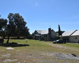 Vista exterior de Casa o xalet en venda en Navas de San Antonio amb Aire condicionat, Calefacció i Traster