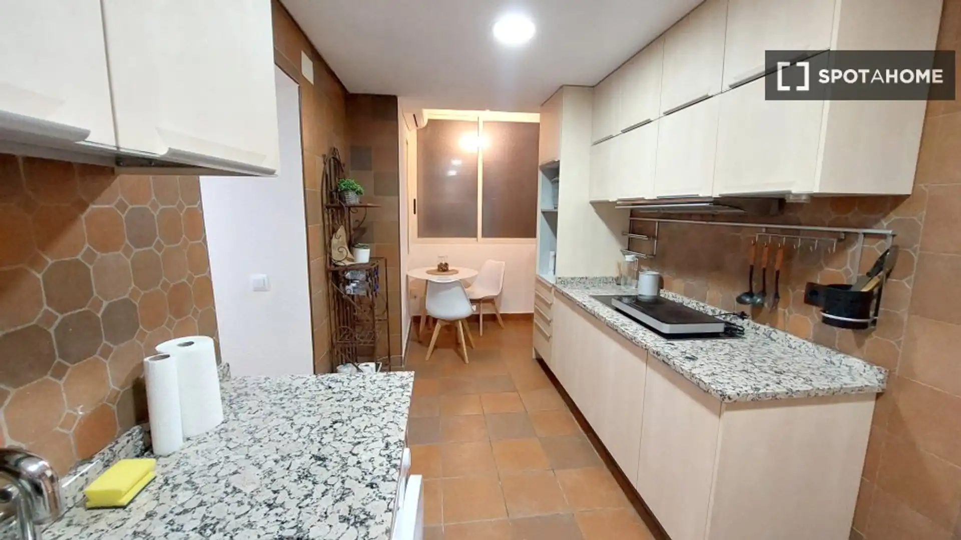 Cocina de Piso de alquiler en  Madrid Capital con Aire acondicionado, Calefacción y Amueblado