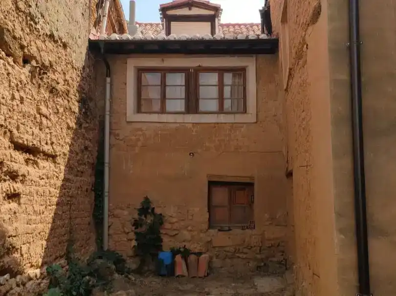 Vista exterior de Casa adosada en venda en Villasandino amb Jardí privat, Traster i Moblat