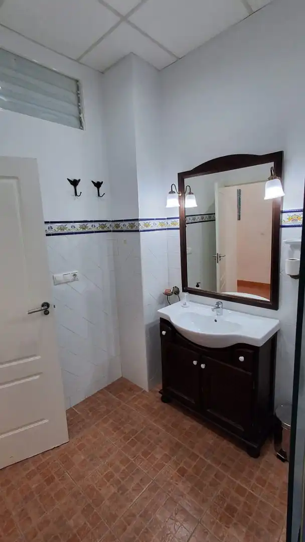 Badezimmer von Wohnung zum Verkauf in Alicante / Alacant mit Klimaanlage, Heizung und Möbliert