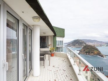 Duplex with lift for sale in Itsasargi Pasealekua
