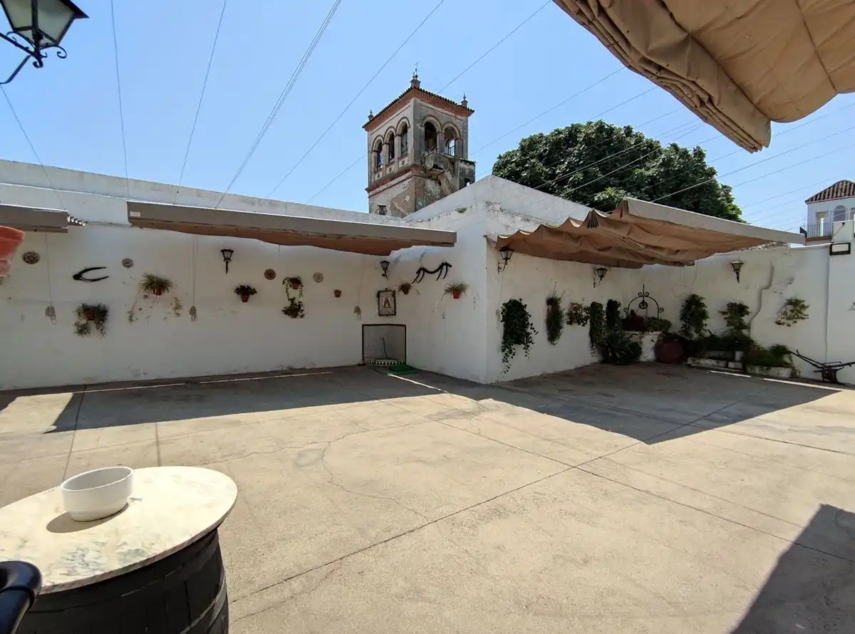Exterior view of Commercial properties for rent in Palomares del Río  with Air Conditioner