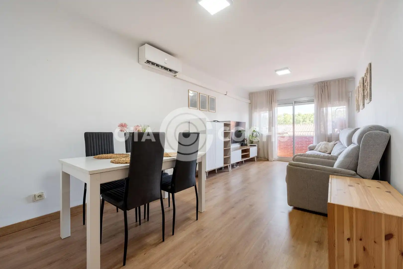 Exterior view of Flat for sale in Reus  with Air Conditioner, Balcony and Community pool