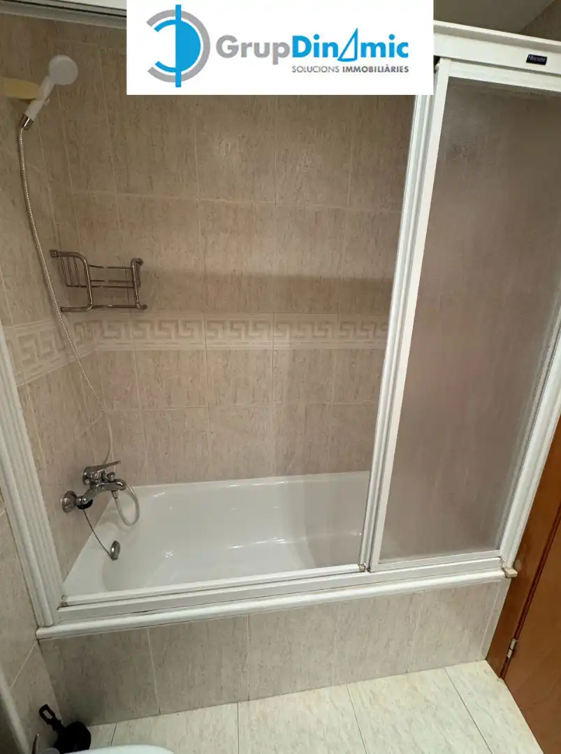 Badezimmer von Wohnung zum Verkauf in Palamós mit Klimaanlage, Heizung und Möbliert