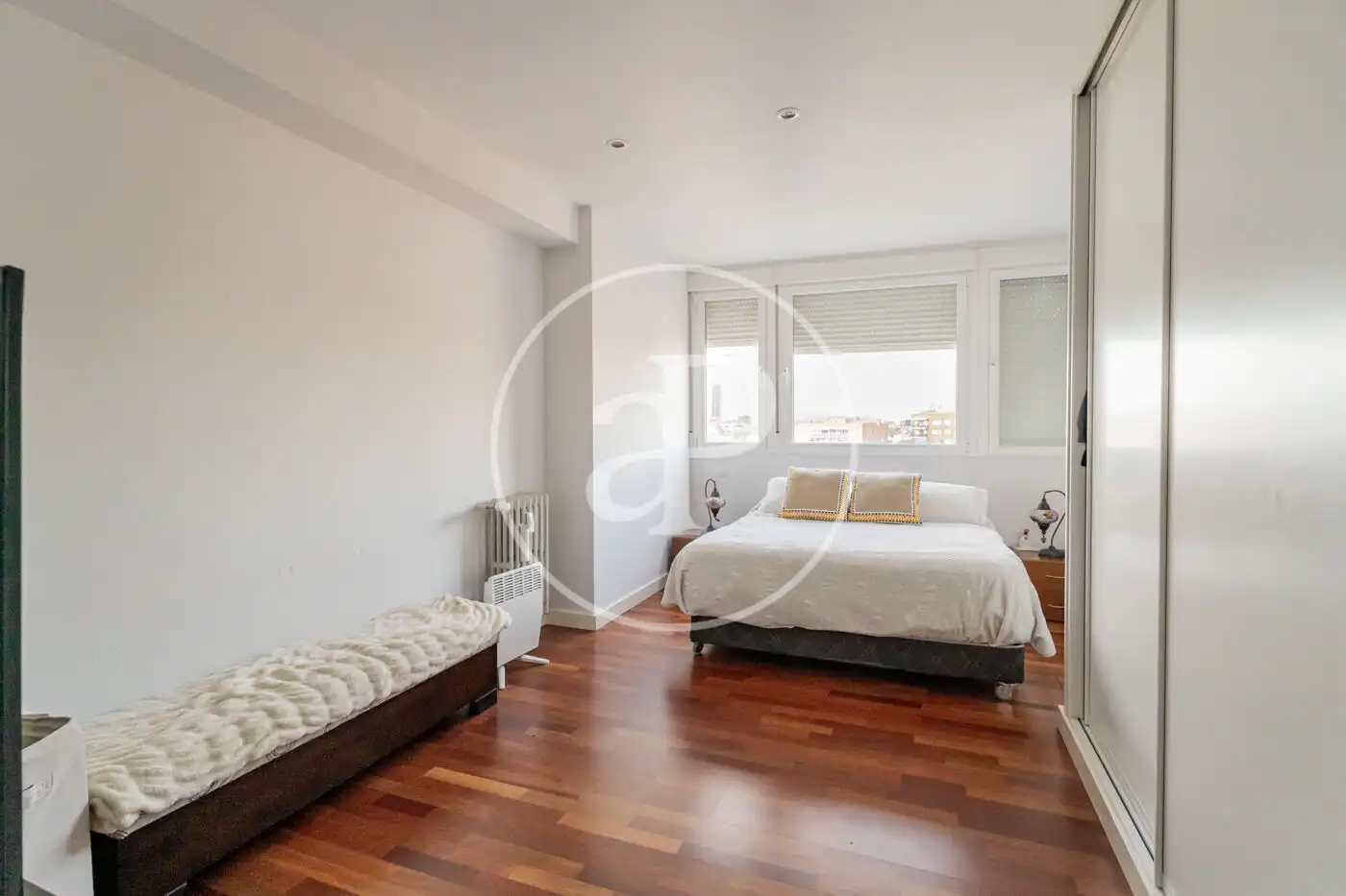 Schlafzimmer von Wohnung zum Verkauf in Madrid mit Klimaanlage und Heizung
