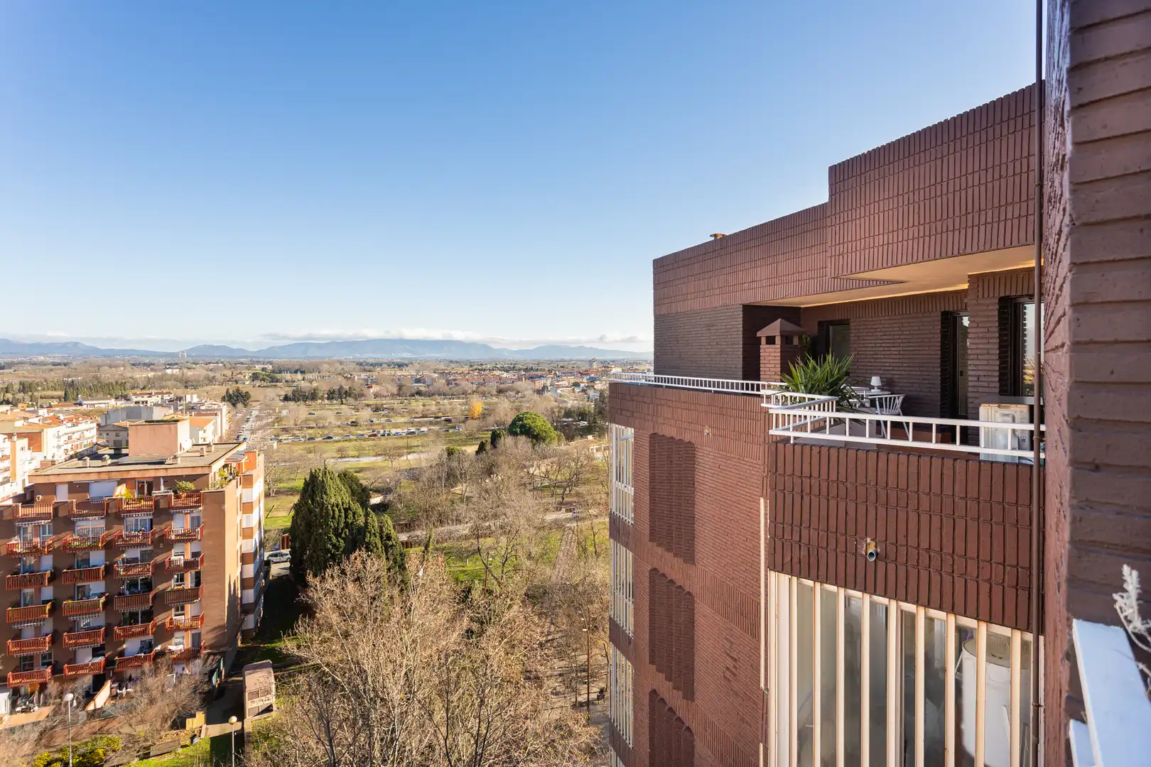 Außenansicht von Dachboden zum Verkauf in Figueres mit Klimaanlage, Heizung und Parkett