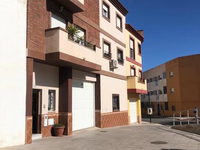 Vista exterior de Casa o xalet en venda en Motril amb Traster i Balcó