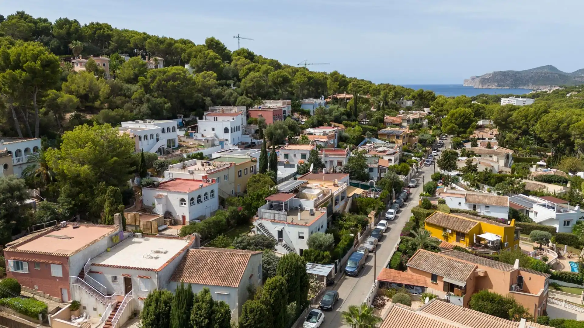 Vista exterior de Casa adosada en venda en Calvià amb Aire condicionat, Calefacció i Jardí privat