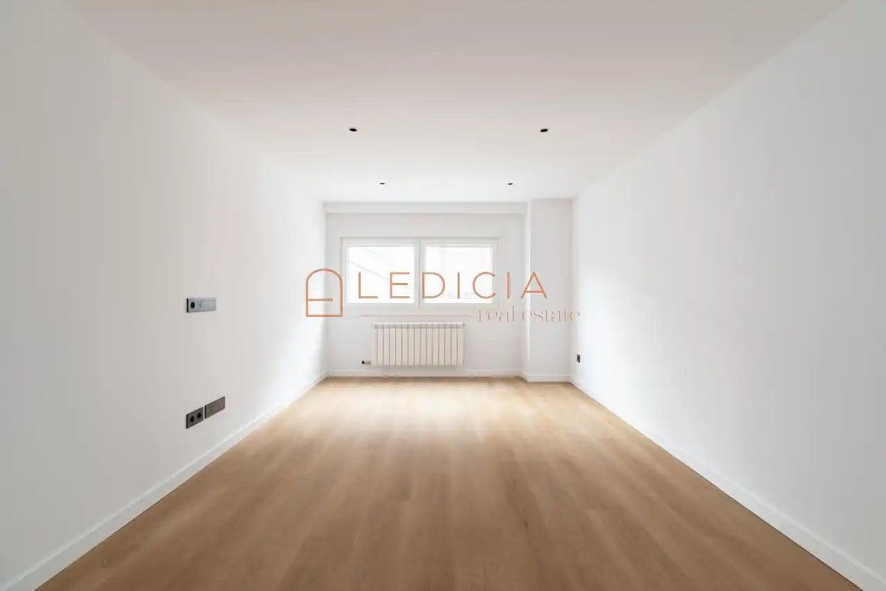Bedroom of Flat for sale in Vigo   with Heating